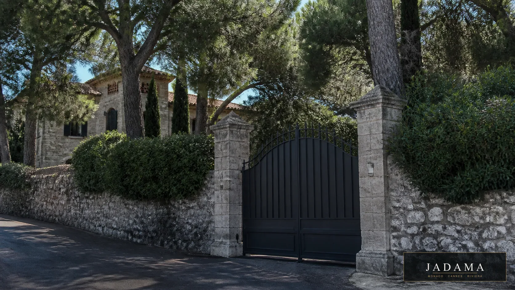 Cap ferrat gate